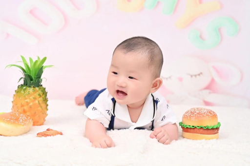 桂林八个月宝宝打嗝